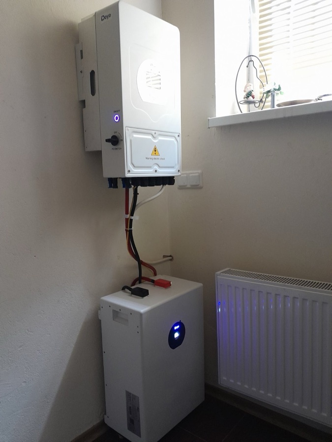 Монтаж ELX Energy: інвертор Deye 6 кВт і акумулятор 12 кВт·год у житловому приміщенні