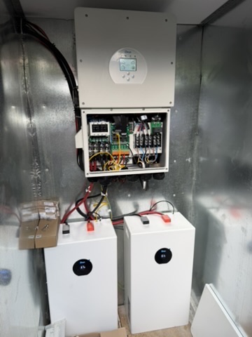 Інвертор Deye SUN-16K-SG01LP1-EU 16 кВт та два акумулятори Deye SE-F16-C у Калинівці